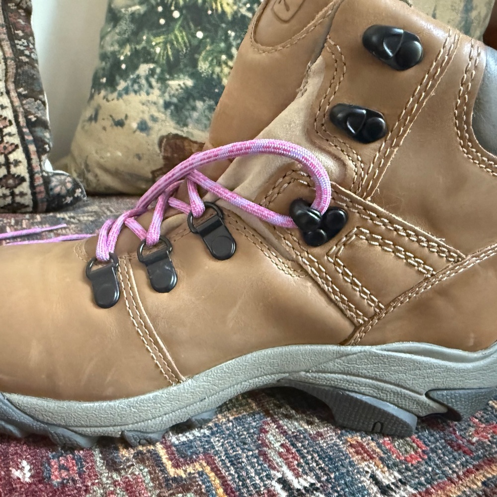 KEEN "Pyrenees" Never Worn NWT Hiking Boots - Picture 5 of 10